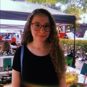 Meet your Posher, Dina